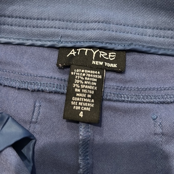 ATTYRE New York Blue lightweight denim Pants with pearl detail near hem Sz 4 - Picture 8 of 9